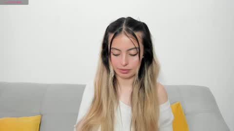 Snapshot of fernanda_aaa chatting on 05.15.26 fernanda online show from 05.15.26