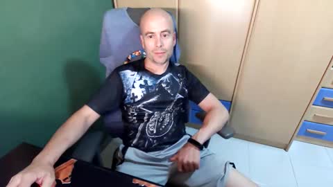 Snapshot of fernandez83 chatting on 05.23.26 fernandez83 online show from 05.23.26