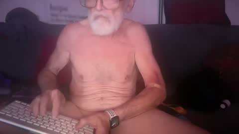 Snapshot of ff_pig chatting on 11.01.25 ff_pig online show from 11.01.25