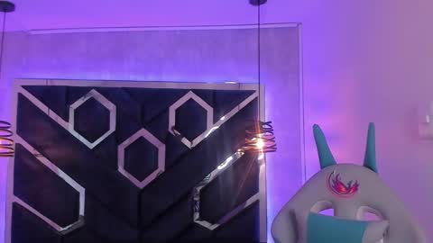   online show from 02.05.25