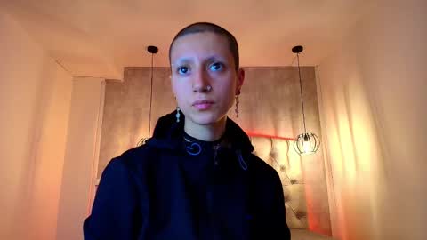   online show from 10.11.25