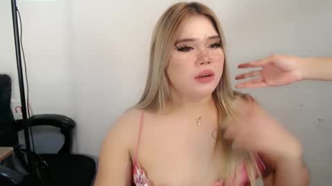Snapshot of filipina_slutty69xxx chatting on 09.18.25 Angela DONT FORGET TO FOLLOW AND GIVE ME APPRECIATION online show from 09.18.25