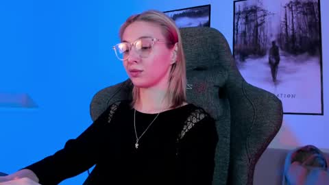 Snapshot of filipinaadams chatting on 03.06.25 cap and Lana online show from 03.06.25