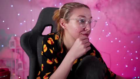 Snapshot of filipinaadams chatting on 03.08.25 cap and Lana online show from 03.08.25