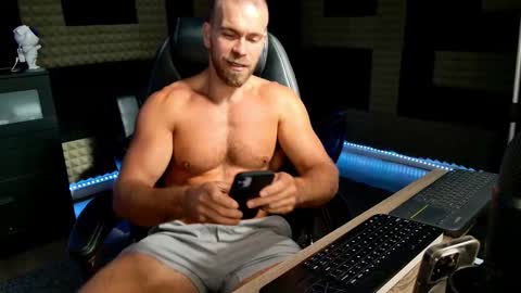 Snapshot of finch93 chatting on 09.14.25 Nick online show from 09.14.25