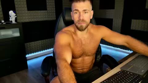 Snapshot of finch93 chatting on 10.15.25 Nick online show from 10.15.25