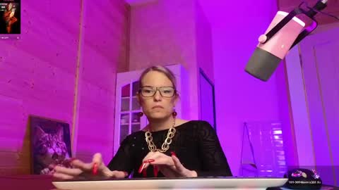 Snapshot of findom_lady_shine chatting on 04.18.26 Lady online show from 04.18.26