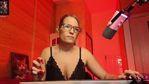 Snapshot of findom_lady_shine chatting on 04.25.26 Lady online show from 04.25.26