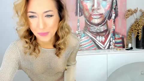 Snapshot of finestchantilly chatting on 01.01.25 FinestChantilly online show from 01.01.25