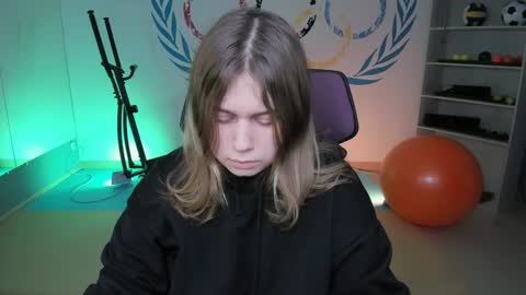 Snapshot of fioramarmoris chatting on 01.23.25 fiora online show from 01.23.25