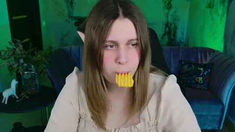 Snapshot of fioramarmoris chatting on 02.06.25 fiora online show from 02.06.25