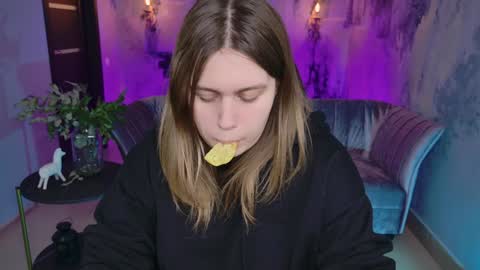 Snapshot of fioramarmoris chatting on 02.07.25 fiora online show from 02.07.25