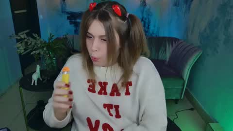 Snapshot of fioramarmoris chatting on 02.09.25 fiora online show from 02.09.25