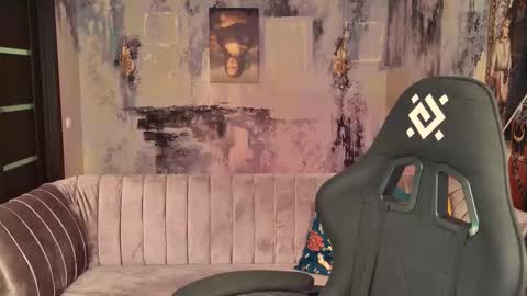 Snapshot of fioramarmoris chatting on 10.24.25 fiora online show from 10.24.25