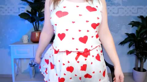 Snapshot of fioramarmoris chatting on 11.22.25 fiora online show from 11.22.25