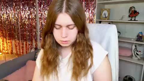 Snapshot of fioramarmoris chatting on 06.13.26 fiora online show from 06.13.26