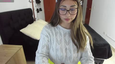 Snapshot of fiore_sanz chatting on 01.01.25 online show from 01.01.25