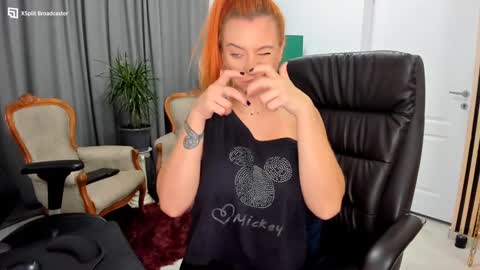 Snapshot of fireflowers_ chatting on 12.07.24 Kallisy online show from 12.07.24