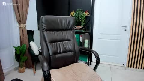 Snapshot of fireflowers_ chatting on 09.09.25 Kallisy online show from 09.09.25