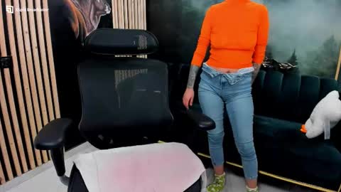 Snapshot of fireflowers_ chatting on 11.26.25 Kallisy online show from 11.26.25