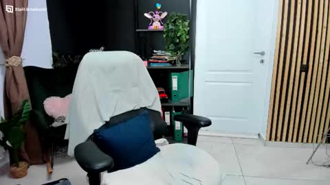 Snapshot of fireflowers_ chatting on 01.08.26 Kallisy online show from 01.08.26