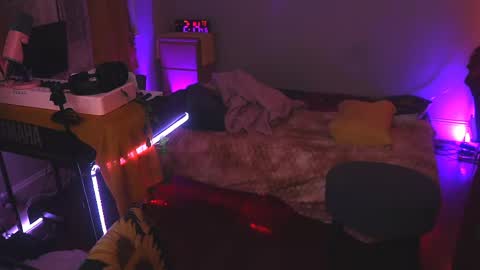 Lio Roxy online show from 04.15.26