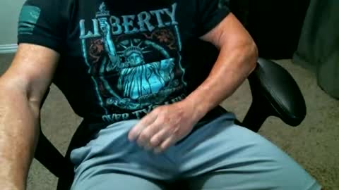 Snapshot of fitguy40 chatting on 05.19.26 fitguy40 online show from 05.19.26