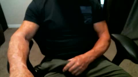 Snapshot of fitguy40 chatting on 05.25.26 fitguy40 online show from 05.25.26