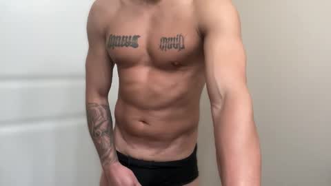 Snapshot of fithornyandtatted chatting on 04.10.26 fithornyandtatted online show from 04.10.26