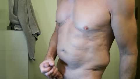 Snapshot of fitonetoo chatting on 10.28.25 fitonetoo online show from 10.28.25