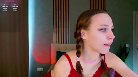 im Linda please give me thumbs up online show from 03.30.26