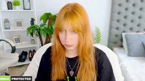 Snapshot of fleur_fox chatting on 07.16.26 fleur_fox online show from 07.16.26