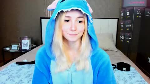 Snapshot of fleximona chatting on 10.25.25 FlexiMona online show from 10.25.25