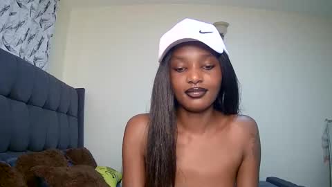 Snapshot of flirtyy_sheery chatting on 12.21.24 sheery online show from 12.21.24