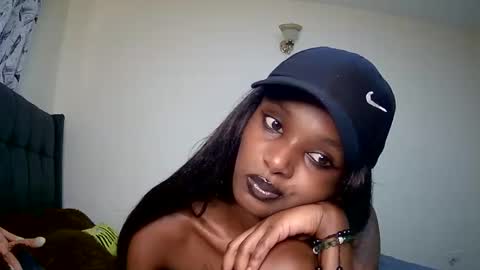 Snapshot of flirtyy_sheery chatting on 01.20.25 sheery online show from 01.20.25