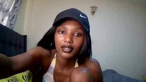 Snapshot of flirtyy_sheery chatting on 01.22.25 sheery online show from 01.22.25