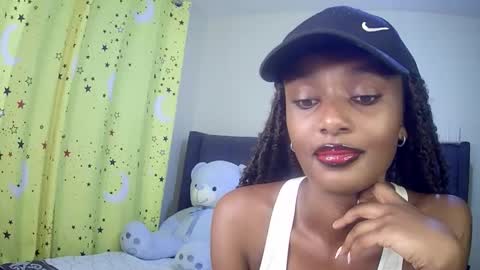 Snapshot of flirtyy_sheery chatting on 10.17.25 sheery online show from 10.17.25