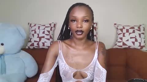 Snapshot of flirtyy_sheery chatting on 12.16.25 sheery online show from 12.16.25