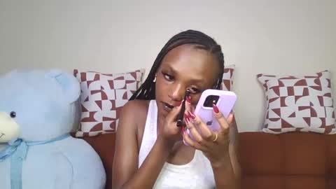 Snapshot of flirtyy_sheery chatting on 12.17.25 sheery online show from 12.17.25