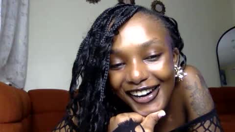 Snapshot of flirtyy_sheery chatting on 02.25.26 sheery online show from 02.25.26