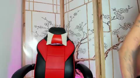 Snapshot of flor_pink chatting on 06.26.26 Flor online show from 06.26.26