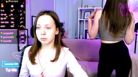 Snapshot of flora_ri chatting on 02.04.25 just ask me online show from 02.04.25