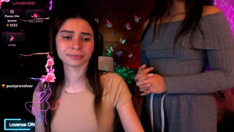 Snapshot of flora_ri chatting on 02.05.25 just ask me online show from 02.05.25