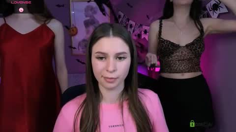 Snapshot of flora_ri chatting on 10.22.25 just ask me online show from 10.22.25