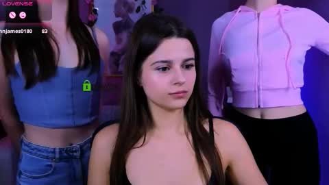 Snapshot of flora_ri chatting on 11.27.25 just ask me online show from 11.27.25