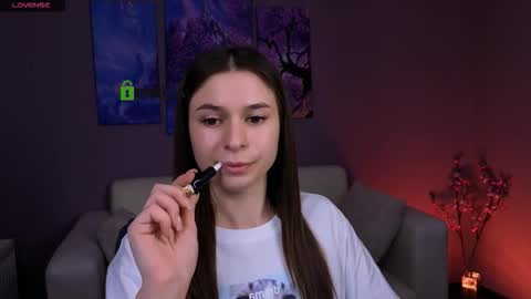 Snapshot of flora_ri chatting on 12.19.25 just ask me online show from 12.19.25