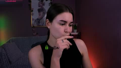 Snapshot of flora_ri chatting on 01.14.26 just ask me online show from 01.14.26