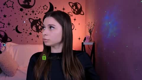 Snapshot of flora_ri chatting on 04.02.26 just ask me online show from 04.02.26