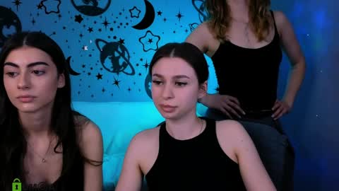 Snapshot of flora_ri chatting on 04.04.26 just ask me online show from 04.04.26