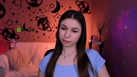 Snapshot of flora_ri chatting on 04.06.26 just ask me online show from 04.06.26